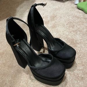 Platform Silky Black High Heels size 6/7 worn once